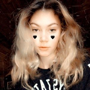 Meet your Posher, Claudia